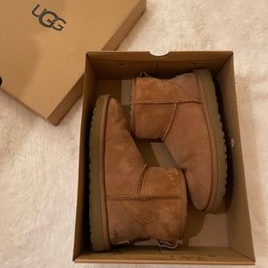 UGG mini chestnut boots size 6